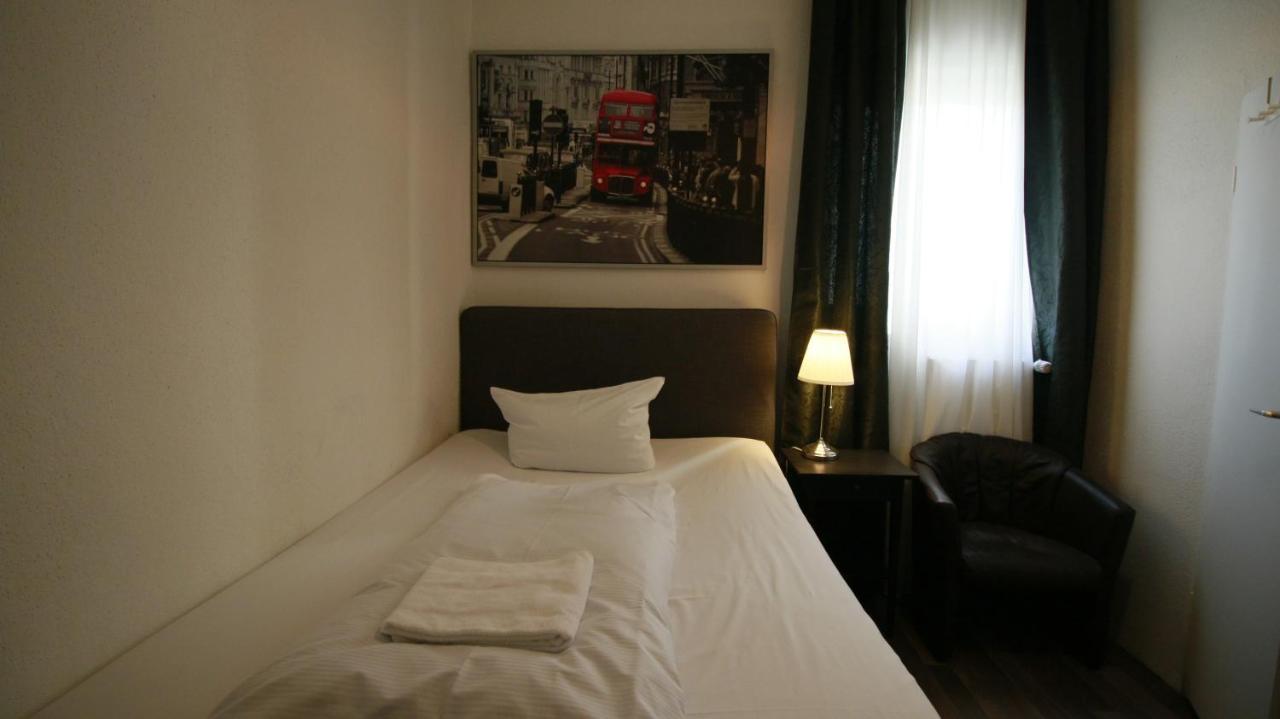 Hotel Bee Fang Hamburg-Harburg Exteriör bild