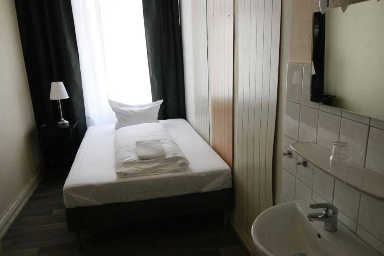 Hotel Bee Fang Hamburg-Harburg Exteriör bild